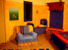 La dolce vita lipari-camera arancio, colori mediterranei.